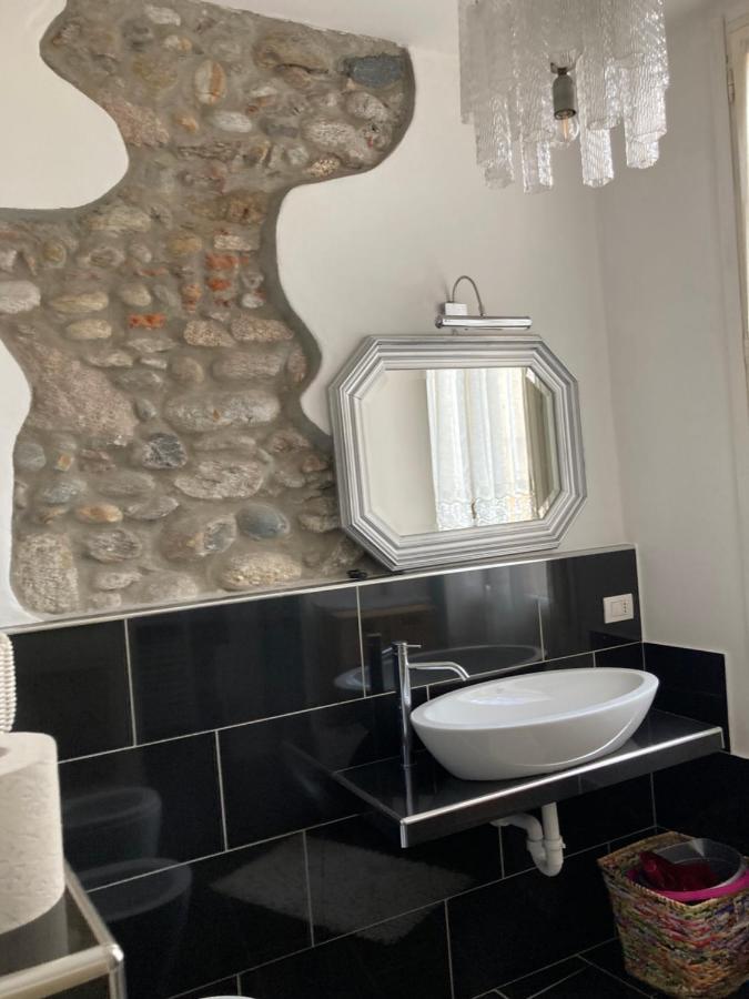 Casa vacanza sole lago… Intra Esterno foto